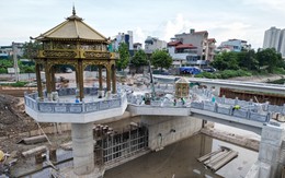 Cảnh tượng 'lạ' trên sông Tô Lịch khiến ai cũng phải ngoái nhìn: Sẽ hoàn thành trong tháng sau