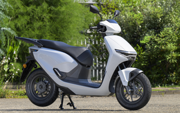 'Vua xe máy xăng' vừa bàn giao xe điện đời mới cho khách Việt: Chi hơn 6 triệu là có xe, có gì đặc sắc?