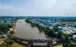 Nhìn lại cầu sắt hơn 50 năm tuổi, đi phải 'canh lượt tránh nhau' ở TPHCM