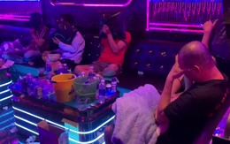 Bắt quả tang 6 đối tượng trong phòng hát karaoke “Quận 6” ở Vĩnh Long