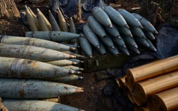 Tình báo Hàn Quốc nói Triều Tiên cung cấp tới 12 triệu quả đạn pháo cho Nga