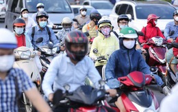 Người dân sống trong Vành đai 1 Hà Nội nói gì về cấm xe máy chạy xăng?