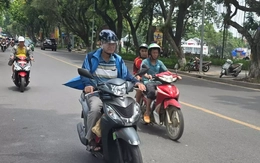 Hà Nội cấm xe máy xăng từ vành đai 1: Mỗi lần ra phố phải đi 2 xe?