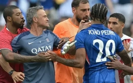 HLV Luis Enrique đối mặt án phạt sau sự cố với Joao Pedro của Chelsea
