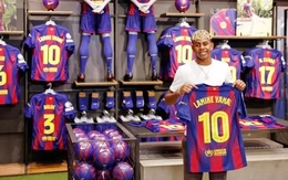Lamine Yamal khoác áo số 10 huyền thoại của Barcelona