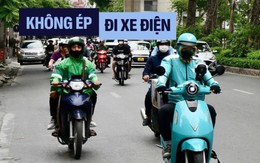 ‘Cấm xe máy xăng không đồng nghĩa với bắt phải đi xe điện’