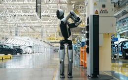 Kỳ tích mới của Trung Quốc: Robot hình người đầu tiên trên thế giới tự thay pin trong 3 phút, hoạt động 24/24 không cần can thiệp, phim viễn tưởng sắp thành sự thật?