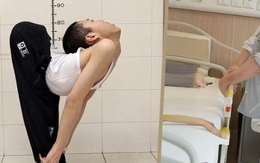 Chàng trai có cột sống gập hình chữ Z lần đầu đứng thẳng sau nhiều ca phẫu thuật