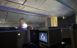 Đây là bức ảnh khiến hội cha mẹ "đại gia" cãi nhau ỏm tỏi trên mạng xã hội: Không biết dạy con hay lý do bất khả kháng?