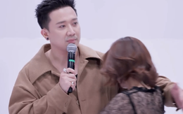 Trấn Thành công khai xin lỗi 1 Em Xinh ngay trên sóng: Chuyện gì đây?