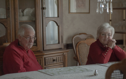 Cụ ông giấu vợ chuyển khoản toàn bộ 127 tỷ đồng tiền tiết kiệm cho 'bạn thân', tài khoản nhanh chóng về 0 đồng, ngân hàng tuyên bố: ‘Tiền là của ông, chúng tôi không có quyền quyết định’