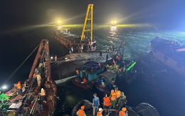 Đắm tàu trên Vịnh Hạ Long chở 51 người: Vớt được 34 thi thể, lật tàu để tìm người bị nạn