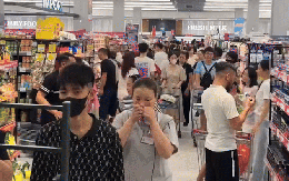Khung cảnh siêu thị, chợ trước khi bão WIPHA đổ bộ, netizen chia sẻ kinh nghiệm bảo quản thực phẩm