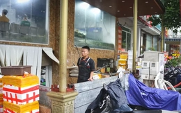 Người Hà Nội 'be bờ, đắp đập' chống bão số 3