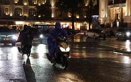Tối nay, TP HCM mưa to nhiều nơi, gió rít mạnh