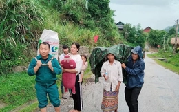 Trước giờ bão đổ bộ: Vết nứt dài 300m trên núi khiến hàng chục người phải rời nhà