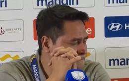 Huấn luyện viên U23 Malaysia khóc khi đội nhà bị loại