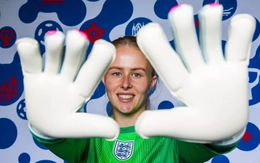 Hành trình đáng kinh ngạc của 'cô bé mắt lác' trở thành thủ môn người hùng của ĐT Anh