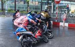 Hoàn lưu bão số 3 có cường độ rất mạnh đã áp sát Hà Nội, người dân đặc biệt chú ý