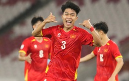 Trung vệ Lý Đức nhận "mưa" lời khen sau trận thắng U23 Campuchia