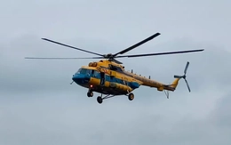 Mi-171 của Trung đoàn Không quân 916 bay thả hàng cứu trợ tại Nghệ An