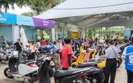 Đua nhau đổi xe máy xăng lấy xe điện, các hãng đem xe xăng đi đâu?