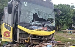 Lật xe khách trên quốc lộ 1A ở Hà Tĩnh, 9 người chết