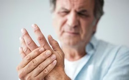 Khi mỡ "xâm lấn" và tàn phá gan, cơ thể sẽ sưng ở 5 chỗ: Có 1 cũng cần đi khám gấp