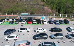 Xe điện nhiều, ít trạm sạc, lúc khẩn cấp phải làm sao: Trung Quốc xử lý bài toán khó bằng cách "cực độc"