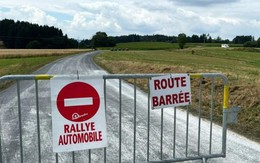 Thảm kịch trên đường đua: VĐV mất lái lao vào khán giả, hai người thiệt mạng