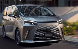 Lexus LM có bản nâng cấp mới: Cải thiện khả năng cách âm, đổi vị trí mở cửa tiện lợi hơn, điều chỉnh độ sáng đèn nội thất