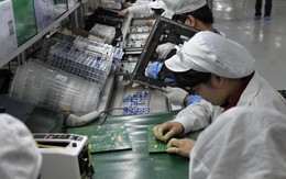 Ngày tàn của công nhân nhà máy: 12 triệu việc làm có thể mất vì những công xưởng chỉ chạy bằng AI và robot, sản xuất 1 điện thoại mỗi 3 giây tại Trung Quốc