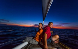 Cặp vợ chồng bán hết công ty, bất động sản để sống cuộc đời “không nhà cửa”: Sau 8 năm, ngồi không cũng bỏ túi 730 tỷ đồng