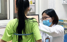 Bé gái 9 tuổi vòng ngực đã 95cm vì dậy thì sớm