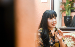 Nữ NSND bị chồng 2 hơn 14 tuổi khóa trái cửa không cho đi diễn, phải nói thẳng 1 câu mới êm xuôi