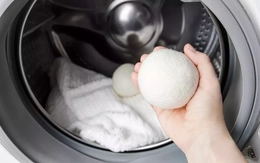 Bỏ 3 quả bóng vào máy giặt, mẹo giúp quần áo nhanh khô hơn nhưng rất ít người biết