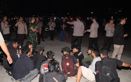 Gây rối sau khi đội nhà thua U23 Việt Nam, 22 CĐV Indonesia bị cảnh sát bắt giữ