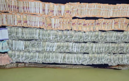 Đột kích tư gia kiểm lâm viên lương tháng 23 triệu sắp về hưu, cảnh sát tịch thu 6,1 kg vàng bạc trị giá 4,1 tỷ, núi tiền mặt 4,2 tỷ đồng, 6 bất động sản