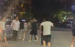 Xác minh thông tin nhóm đàn ông xàm sỡ, hành hung phụ nữ trước quán karaoke