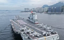 Người dân Hồng Kông 'đổ xô' xem tàu sân bay Trung Quốc