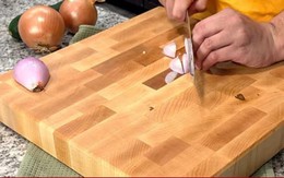 Chuyên gia cảnh báo 4 trường hợp cần thay thớt ngay để tránh rước bệnh
