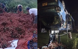 Vụ xe vải lật bị người dân "hôi của": Chủ xe nói "các bác ơi đây là vải của cháu" nhưng không ai quan tâm