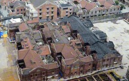 ‘Thần đèn’ Trung Quốc khiến thế giới ngỡ ngàng khi nhấc ‘ngon ơ’ cả khu phố cổ nặng 7.500 tấn, di chuyển qua lại không sứt mẻ lấy 1 viên gạch