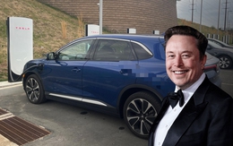 VinFast VF 8 sạc điện tại trụ Tesla: Đây là tham vọng của Elon Musk