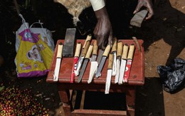 Lễ cắt bao quy đầu tập thể chết người ở Nam Phi: 39 bé trai vừa tử vong