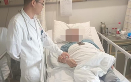 Người đàn ông bất ngờ bị suy thận: Bác sĩ nói thẳng “uống nước kiểu này cực nguy hiểm, nhiều người mắc”