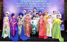 Sân khấu Nhà hát Lớn lắng đọng với “Thì Thầm Hoa Sen” của NTK Cao Thu Vân