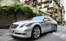 Chỉ hơn 700 triệu đồng đã mua được chiếc Lexus đầu bảng này: Đối thủ S-Class, máy V8 mạnh 400 mã nhưng 'rất tiết kiệm'