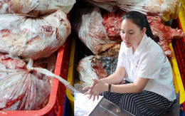 Đồng loạt khám xét 3 nhà kho của "trùm thực phẩm giả" Vũ Thị Hường: Hàng chục tấn thịt bốc mùi hôi thối