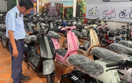 "Đột kích" từ manh mối trên mạng: Quản lý thị trường phát hiện 2 hộ kinh doanh xe đạp điện mập mờ nguồn gốc, trong đó 1 hộ "qua mặt" cơ quan thuế